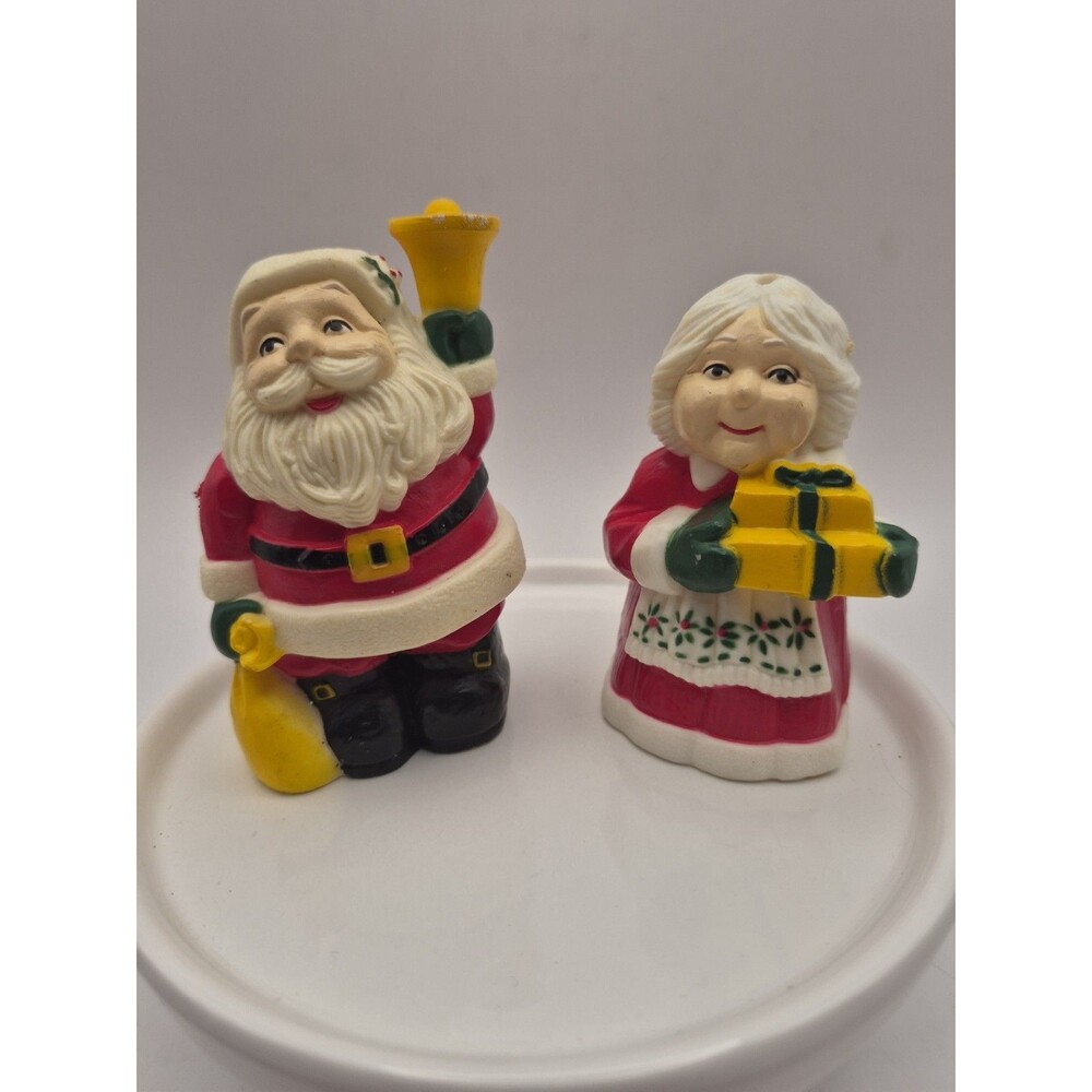 Vintage 1950s Santa And Mrs Claus Salt Pepper Shakers